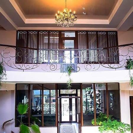 Hotel Akmaral Каракол Экстерьер фото