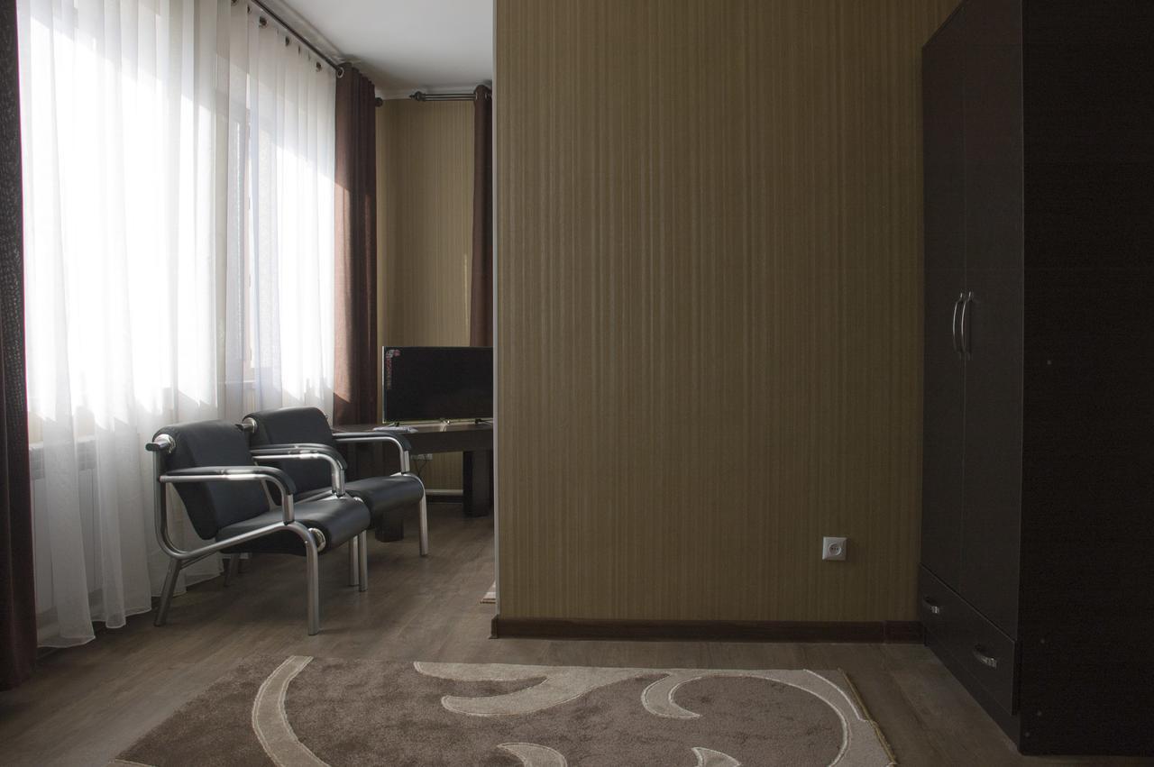 Hotel Akmaral Каракол Экстерьер фото