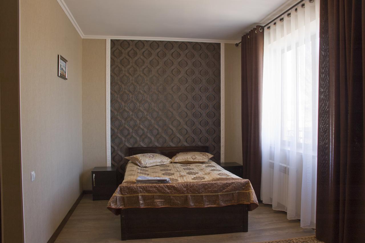 Hotel Akmaral Каракол Экстерьер фото