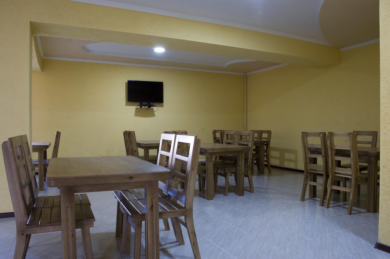 Hotel Akmaral Каракол Экстерьер фото