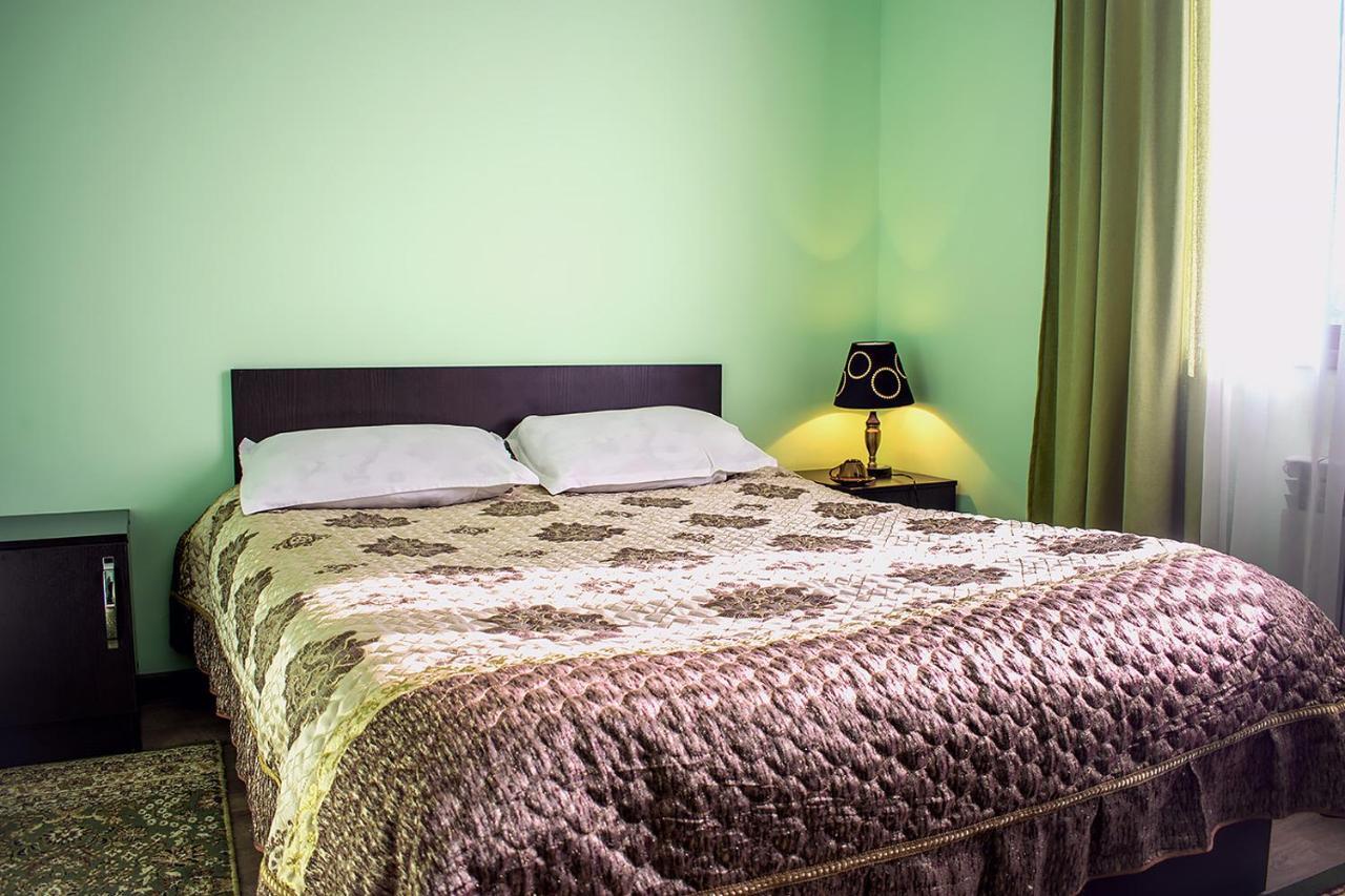 Hotel Akmaral Каракол Экстерьер фото